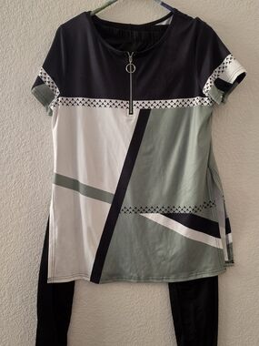 2 Piece Women’s Short Sleeve Colorblock Zip-Neck Top in Sage and Black